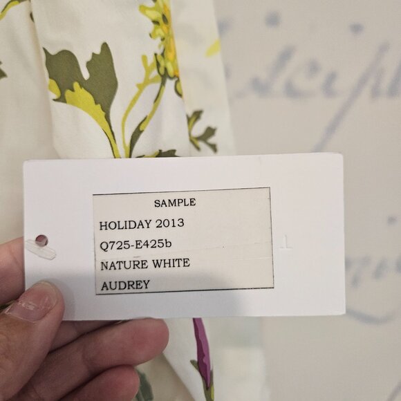 NWT Equipment Femme Audrey Shirt Size Small Nature White Floral Print *SAMPLE* - Picture 3 of 7